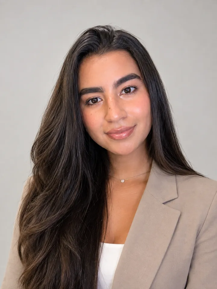 Portrait of Marolyn Cevallos, social media content creator based in Summerville, SC